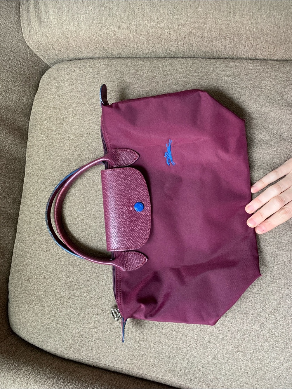 Le pliage medium short handle burgundy bag